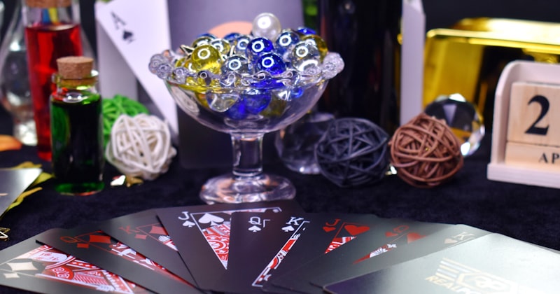 Reading Poker Tells: Live vs Online — Key Differences
